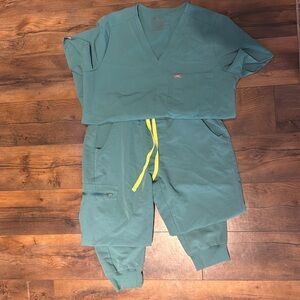 Blue Figs set. Top and bottom are both medium